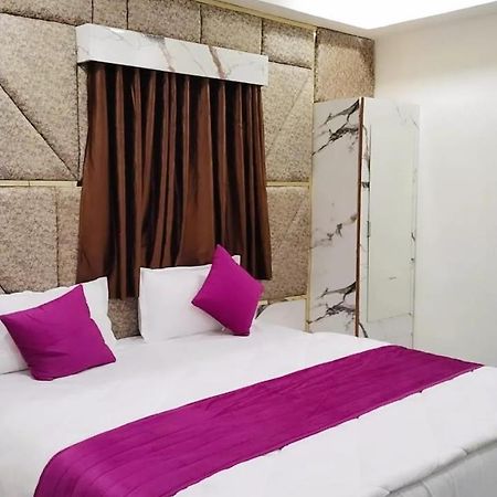 Hotel Karnavati Ахмедабад Экстерьер фото