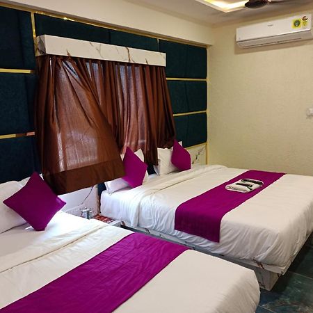 Hotel Karnavati Ахмедабад Экстерьер фото