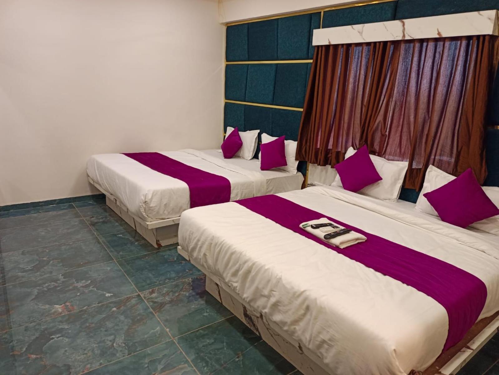 Hotel Karnavati Ахмедабад Экстерьер фото