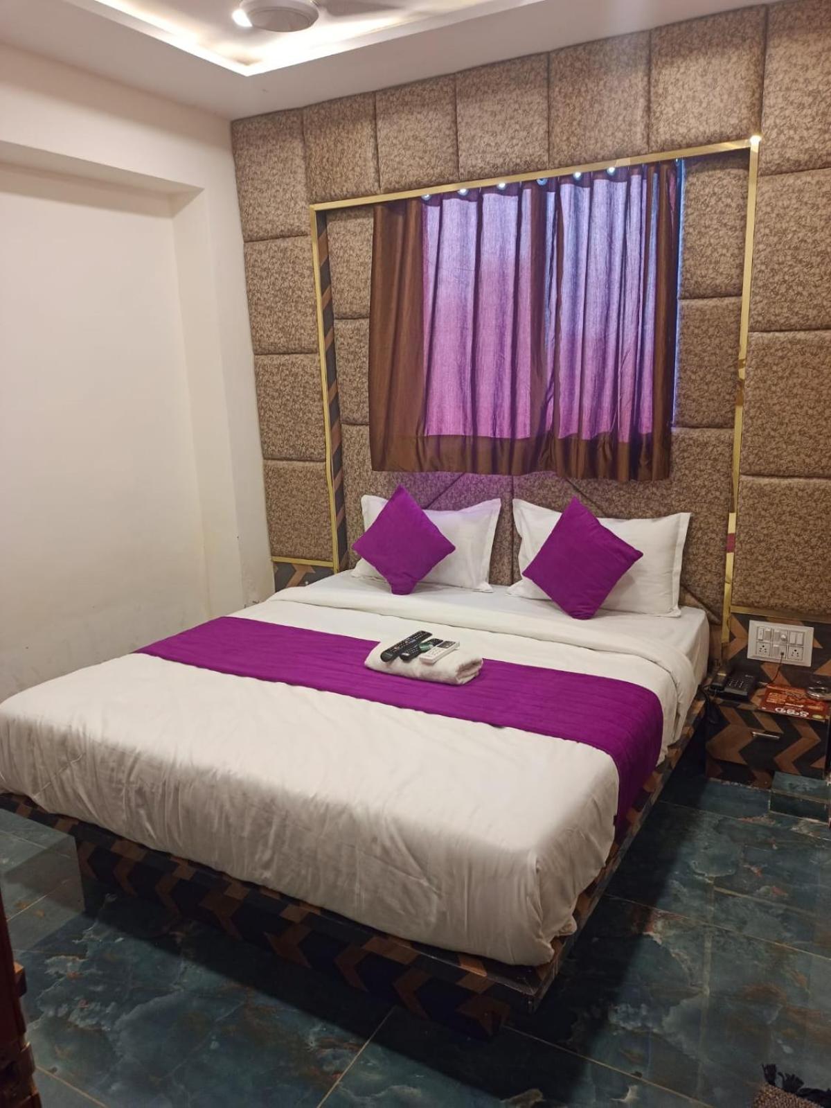 Hotel Karnavati Ахмедабад Экстерьер фото
